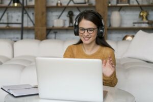 Woman Working Her Laptop - PAVON | Contabilidade em São Paulo