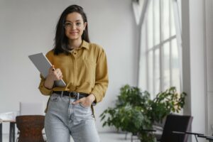 Young Businesswoman Posing With Copy Space - PAVON | Contabilidade em São Paulo