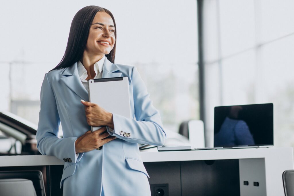 Business Woman Standing Office With Tablet Hands - PAVON | Contabilidade em São Paulo