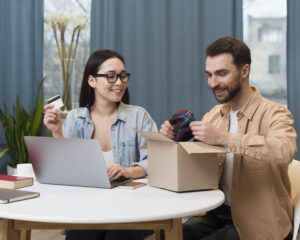 Couple Enjoying Online Order They Received - PAVON | Contabilidade em São Paulo