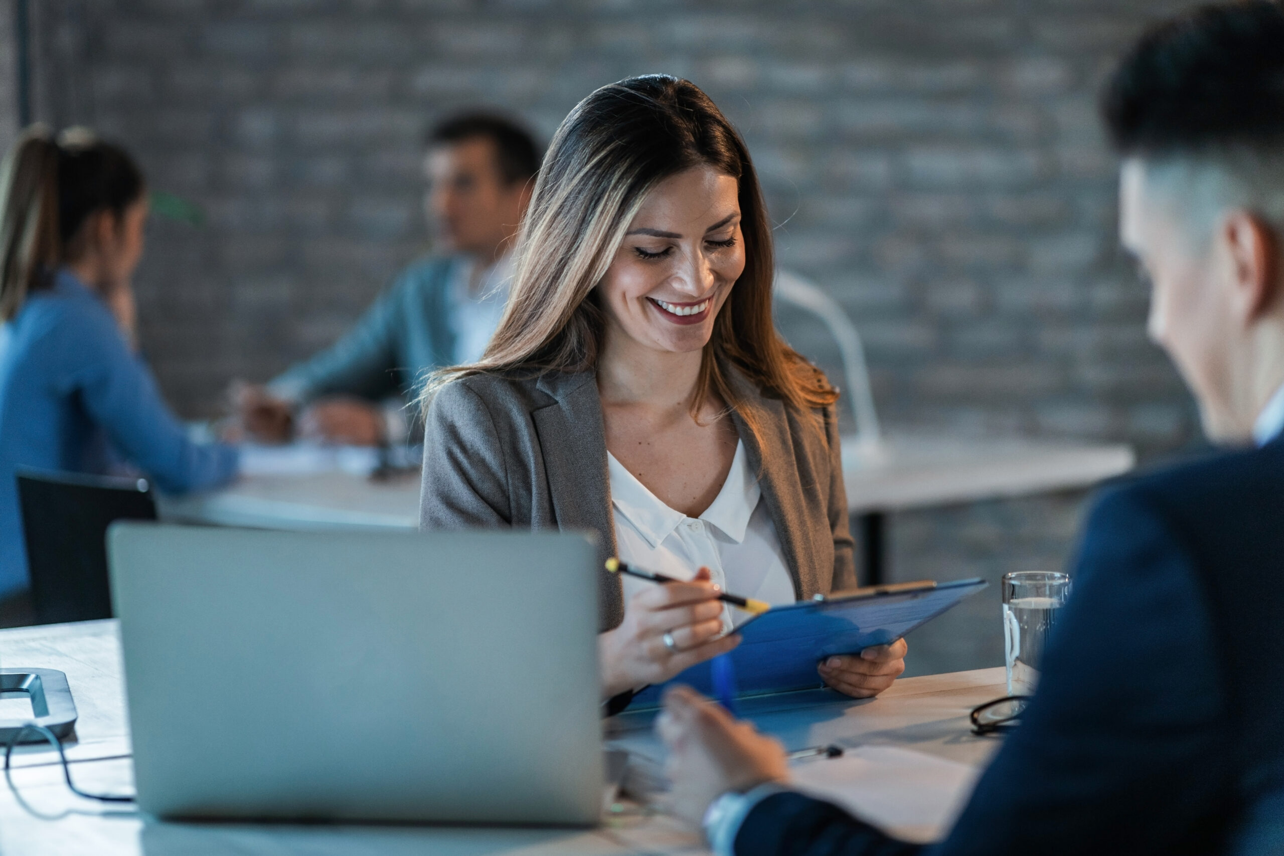 Happy Financial Advisor Having A Meeting With Her Client In The Office. - PAVON | Contabilidade em São Paulo