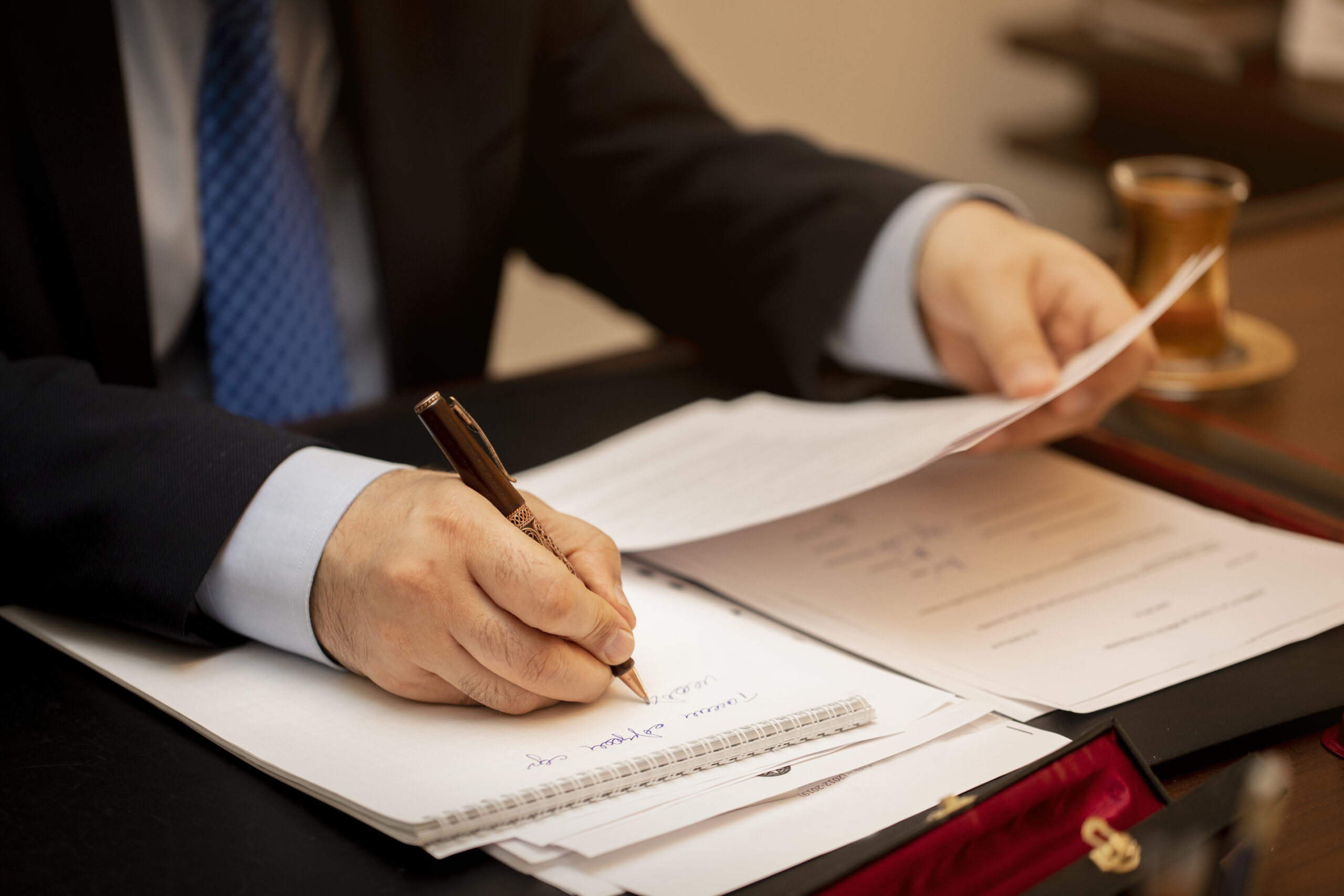 Businessman Signing Important Contract Papers - PAVON | Contabilidade em São Paulo