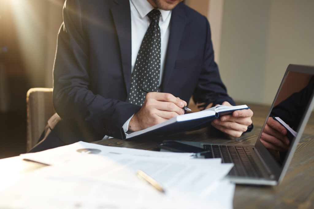 Successful Businessman Working - PAVON | Contabilidade em São Paulo