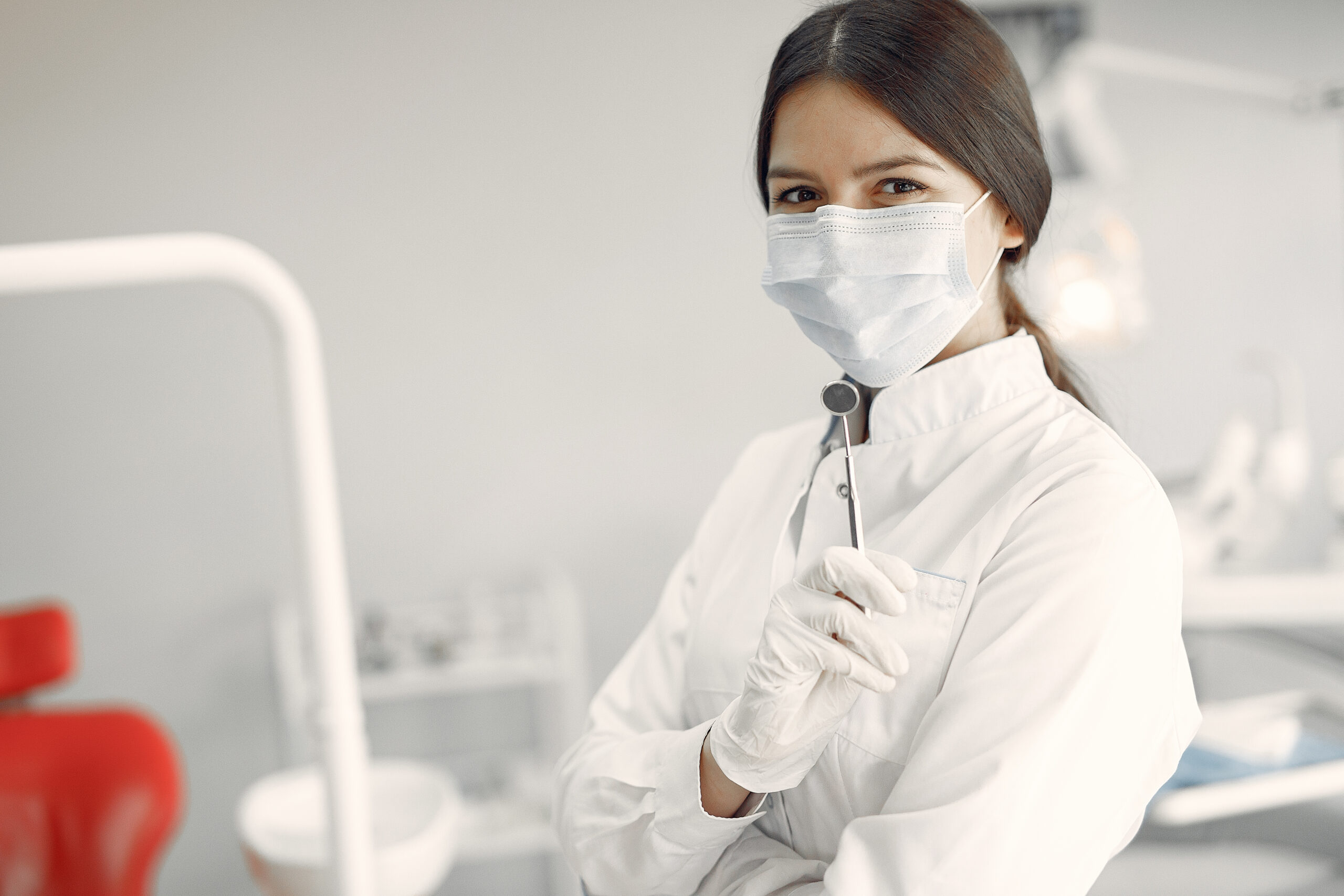 Beautiful Dentist Working On A Dental Clinic - PAVON | Contabilidade em São Paulo