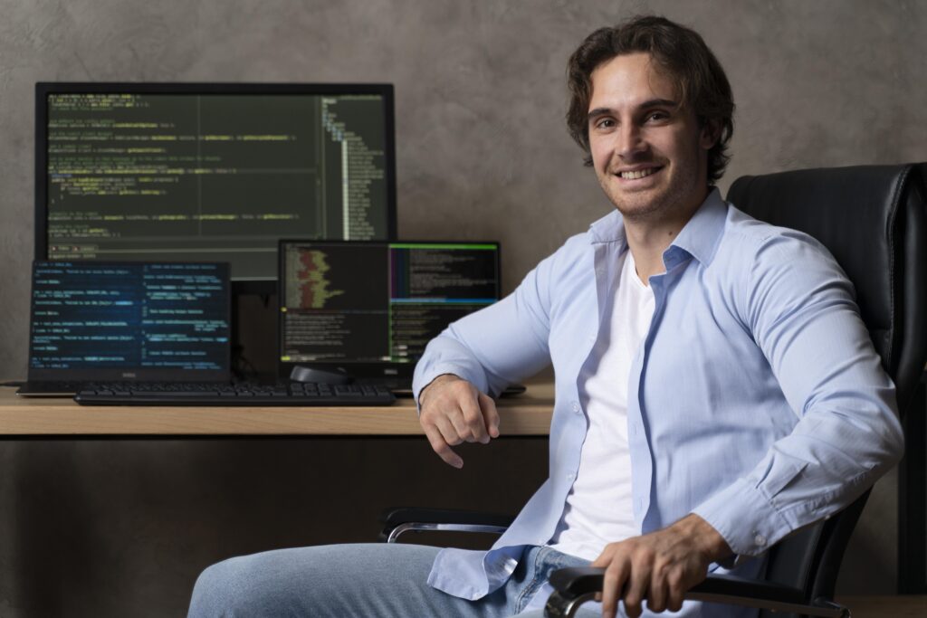 Programador De Tiro Medio Sentado Na Cadeira - PAVON | Contabilidade em São Paulo