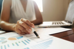 Pagina Laptop Notepad Sticky Workspace Trabalho Em Equipe - PAVON | Contabilidade em São Paulo