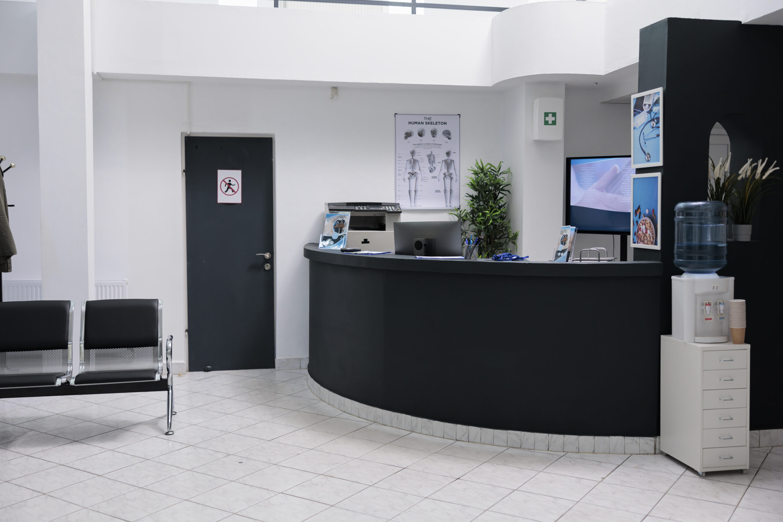 Nobody In Waiting Room With Front Desk Reception And Wall Screen Tv With Promotional Offer - PAVON | Contabilidade em São Paulo