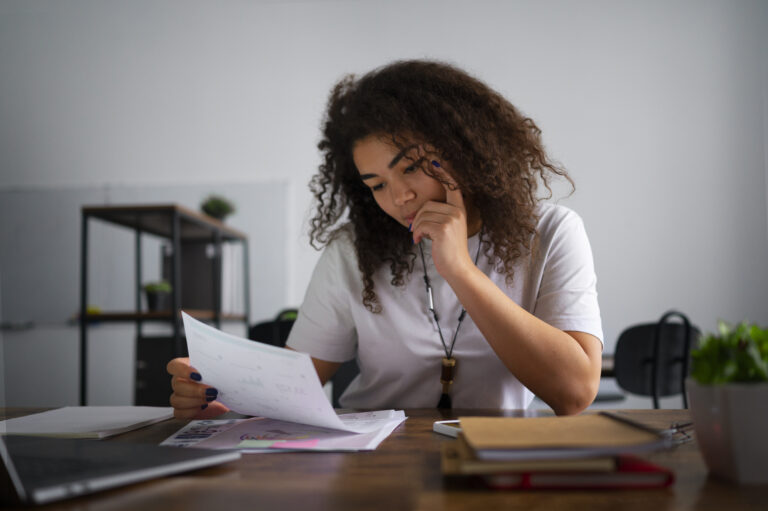 Medium Shot Woman Working As Economist - PAVON | Contabilidade em São Paulo