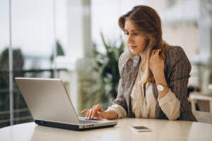 Portrait Of A Business Woman Working On Laptop - PAVON | Contabilidade em São Paulo